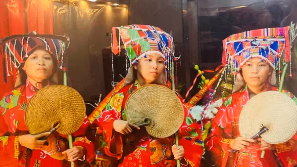 Nghi lễ tâm linh quạt ma của người Mường. Ảnh: Nghệ nhân Bùi Thanh Bình