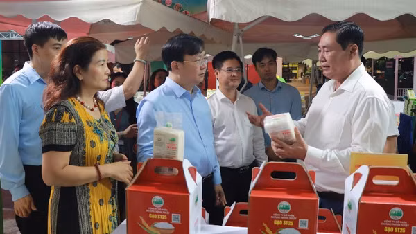 Quảng bá, giới thiệu sản phẩm gạo đặc sản Cần Thơ trong chương trình.