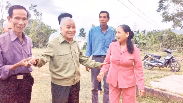 Sinh thời, Thiếu tướng, nhà văn Nguyễn Chí Trung rất chăm đi thực tế sáng tác, lắng nghe nhân dân, trò chuyện với những người lao động.