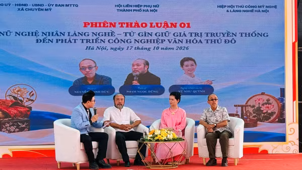 Quang cảnh Diễn đàn “Nữ nghệ nhân làng nghề với phát triển công nghiệp văn hóa Thủ đô”. (Ảnh: DIỆU THƯƠNG)