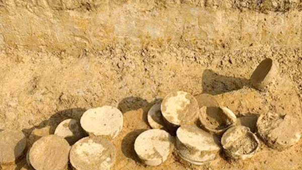 Hiện trạng các cổ vật tại khu vực phát hiện. (Ảnh: BẢO TÀNG NINH BÌNH)
