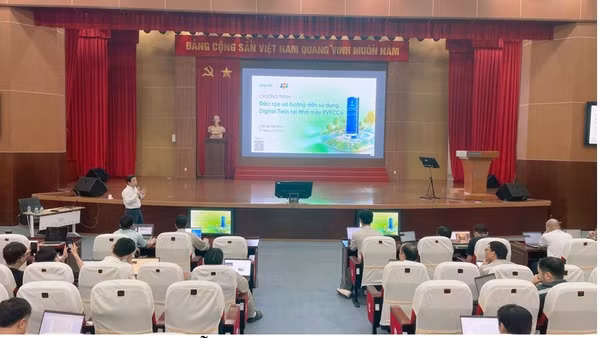FPT đào tạo hướng dẫn sử dụng Digital Twin cho đội ngũ vận hành, kỹ thuật và quản lý của PVFCCo tại Nhà máy Đạm Phú Mỹ trong tuần qua. (Ảnh: Đạm Phú Mỹ)
