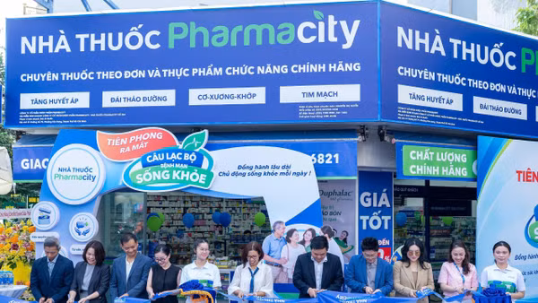 Đại diện Pharmacity cắt băng khai trương Câu lạc bộ Bệnh mạn sống khỏe tại Thành phố Hồ Chí Minh ngày 20/09. Ảnh: Pharmacity
