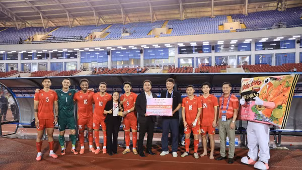 Hảo Hảo trao thưởng nóng 500 triệu đồng khi đội tuyển Việt Nam giành quyền góp mặt tại chung kết Hyundai ASEAN Cup 2026 (Ảnh: Acecook)