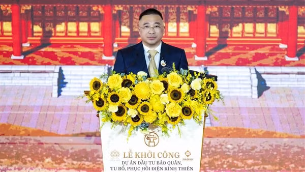 Ông Trần Minh Sơn, thành viên Hội đồng Sáng lập, Phó Chủ tịch Thường trực Tập đoàn Sun Group, đại diện đơn vị thi công, phát biểu tại lễ khởi công. (Ảnh: SUN GROUP)