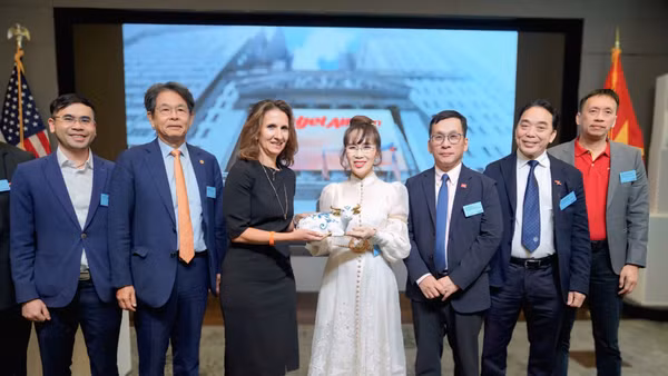 Bà Nguyễn Thị Phương Thảo có chuyến thăm NYSE và gặp gỡ Chủ tịch NYSE Lynn Martin (váy đen) tháng 9/2025. (Ảnh: Bảo Vũ)