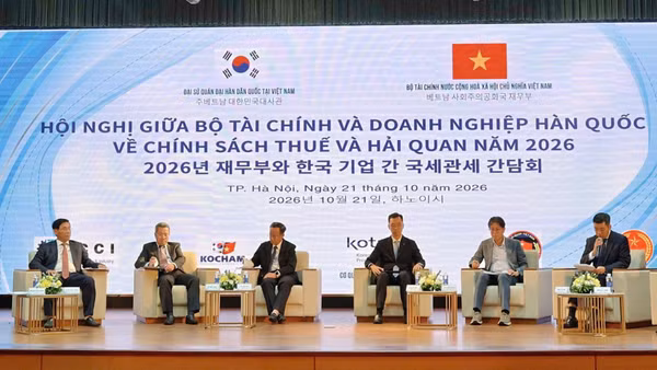 Các đại biểu thảo luận tại Hội nghị “Cải cách thể chế, kiến tạo môi trường phát triển”. (Ảnh: CTV)
