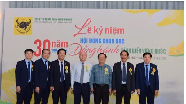 Các lãnh đạo Trung ương, địa phương, trung tâm, hiệp hội, viện, trường và khách quốc tế tham dự Lễ kỷ niệm.