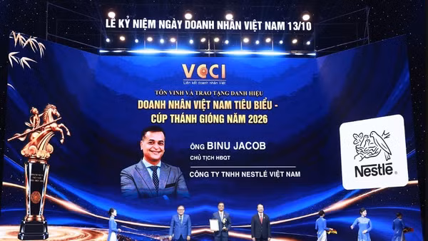 Tại Lễ tôn vinh và trao tặng danh hiệu “Doanh nhân Việt Nam tiêu biểu-Cúp Thánh Gióng” năm 2026 do Liên đoàn Thương mại và Công nghiệp Việt Nam (VCCI) chủ trì tổ chức hướng tới Ngày Doanh nhân Việt. (Ảnh: NESTLE)