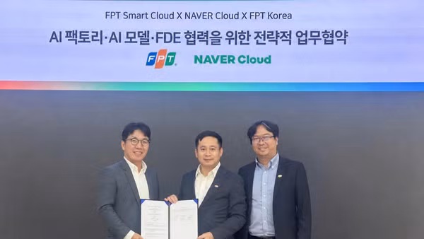 Đại diện FPT và NAVER Cloud tại lễ ký kết.