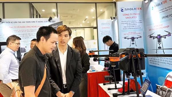 Trưng bày, trình diễn công nghệ UAV tại sự kiện.
