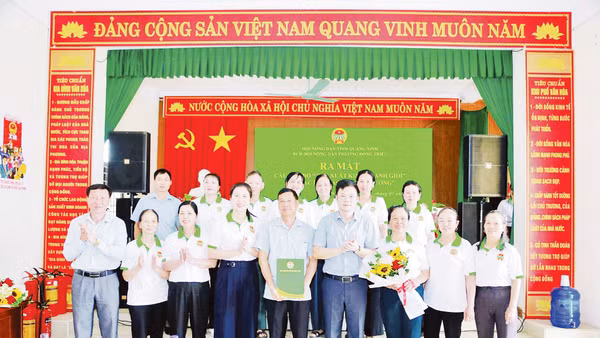 Ra mắt Câu lạc bộ Nông dân bảo vệ môi trường, phường Đông Triều.