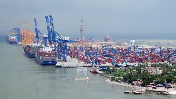 Theo quy hoạch đã được phê duyệt, đến năm 2050, Đồng bằng sông Hồng sẽ phát triển các trung tâm dịch vụ hàng đầu khu vực về logistics tập trung ở Hà Nội, Hải Phòng và Quảng Ninh. Ảnh: Khiếu Minh
