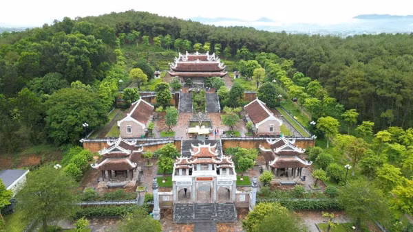 Toàn cảnh đền Chung Sơn. Ảnh: Văn Quảng