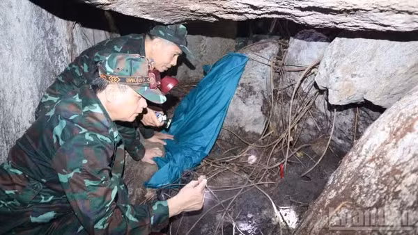 Trước đó, Bộ chỉ huy Quân sự thành phố Đà Nẵng đã khảo sát thực địa và tìm thấy một phần xương và các dụng cụ cá nhân của các liệt sĩ. 