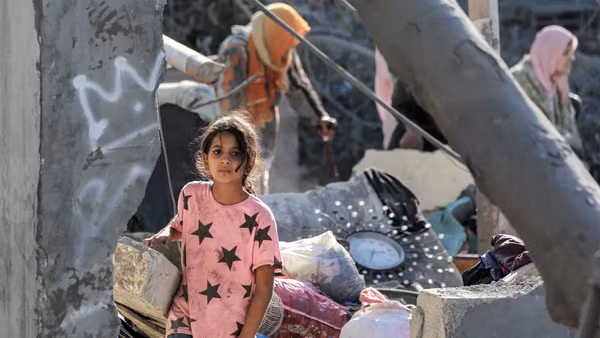Một tòa nhà đổ nát ở Khan Younis, phía nam Dải Gaza trong cuộc xung đột giữa Israel và Hamas. Ảnh | AFP/GETTY