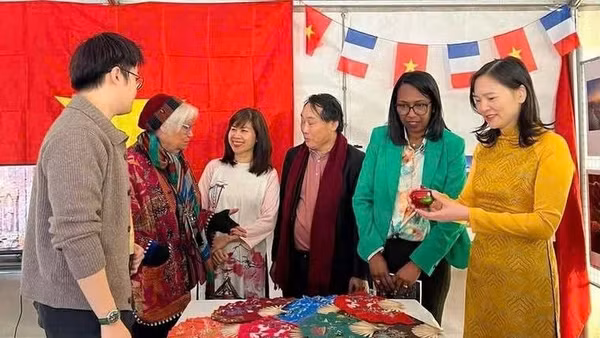 Các sự kiện giao lưu, quảng bá văn hóa Việt Nam tại Pháp do TS Hoàng Thị Hồng Hà thực hiện. Ảnh | NVCC
