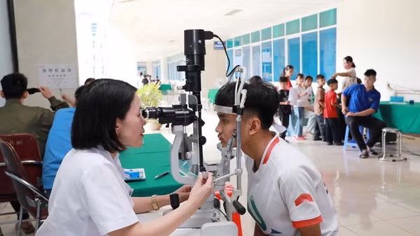 Khám sức khỏe định kỳ cho học sinh trên địa bàn tỉnh Lạng Sơn.
