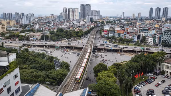 Hệ thống đường sắt đô thị (Metro) đã trở thành một biểu tượng hiện đại mới cho sự phát triển của Thủ đô Hà Nội. Ảnh | Thành Đạt