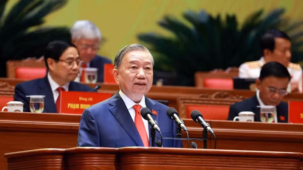 Tổng Bí thư Tô Lâm trình bày Báo cáo của Ban Chấp hành Trung ương Đảng khóa XIII về các văn kiện trình Đại hội XIV của Đảng - Ảnh: TTXVN