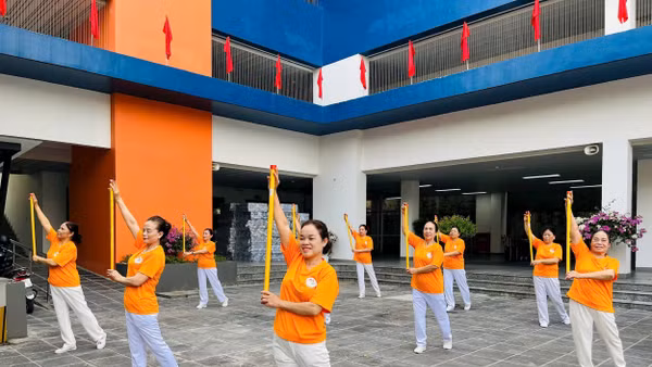 Nhiều hoạt động bổ ích tại Cơ sở chăm sóc sức khỏe ban ngày cho người cao tuổi Long Biên (Hà Nội). Ảnh | Thúy Anh