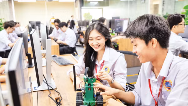 Sinh viên Trường đại học Quốc tế Sài Gòn được học tập cùng hệ sinh thái công nghệ hiện đại.
