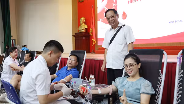 Các chương trình hiến máu tình nguyện nhận được sự quan tâm, hưởng ứng của đông đảo người dân. Ảnh: VƯƠNG TUẤN