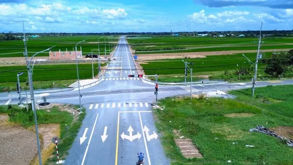 Đường ven Gò Công - Đồng Tháp là một trong các dự án giao thông trọng điểm được tỉnh Đồng Tháp tập trung triển khai. Ảnh: Việt Tiến