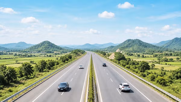 Dự án cao tốc Cam Lộ - Lao Bảo (Quảng Trị) đang được gấp rút xây dựng.