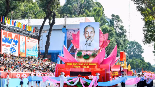 Lễ diễu binh, diễu hành kỷ niệm 50 năm Ngày giải phóng miền nam, thống nhất đất nước.