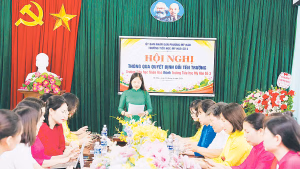 Hội nghị thông qua quyết định đổi tên tại Trường tiểu học Mỹ Hào số 3 (tỉnh Hưng Yên). Ảnh | VĂN MỸ