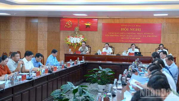 Quang cảnh hội nghị giao ban tại điểm cầu Tỉnh ủy Cà Mau. (Ảnh: HỮU TÙNG)
