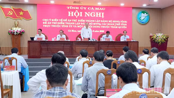 Quang cảnh buổi gặp mặt, trao đổi với cán bộ được quy hoạch các chức danh diện Ban Thường vụ Tỉnh ủy quản lý tại Cà Mau. (Ảnh: HỮU TÙNG)