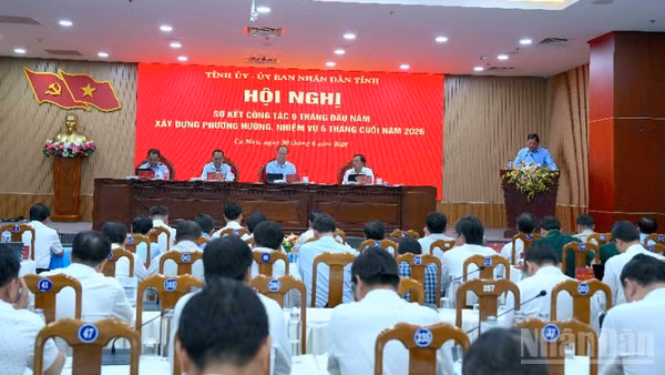 Quang cảnh hội nghị chiều 30/6 tại Cà Mau.