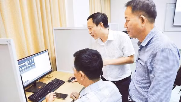 Trường đại học Thái Bình đào tạo các lớp ngắn hạn về chuyển đổi số và AI cho cán bộ cơ sở.
