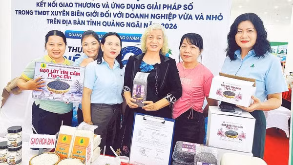 Công ty TNHH Giống cây trồng Miền Trung giới thiệu sản phẩm mới tại hội nghị kết nối giao thương và ứng dụng giải pháp số trong thương mại điện tử xuyên biên giới.