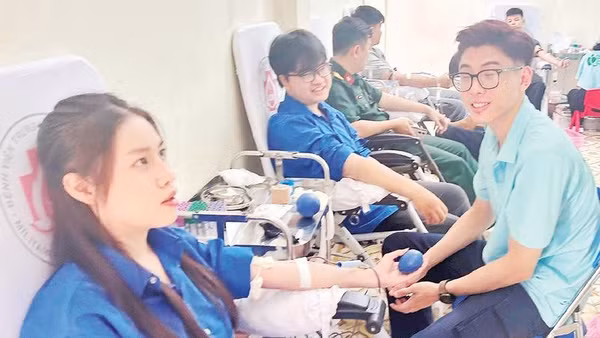 Đoàn viên, thanh niên là lực lượng nòng cốt trong các chương trình hiến máu nhân đạo.