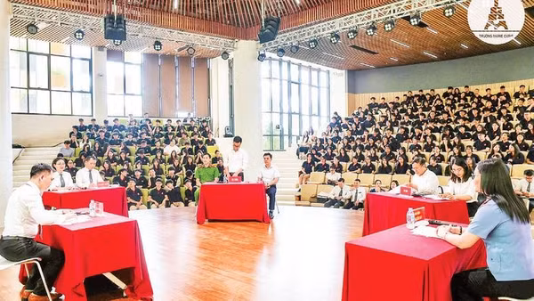 Một phiên tòa giả định được tổ chức tại Trường trung học cơ sở và trung học phổ thông Marie Curie (Ảnh HỆ THỐNG GIÁO DỤC MARIE CURIE)
