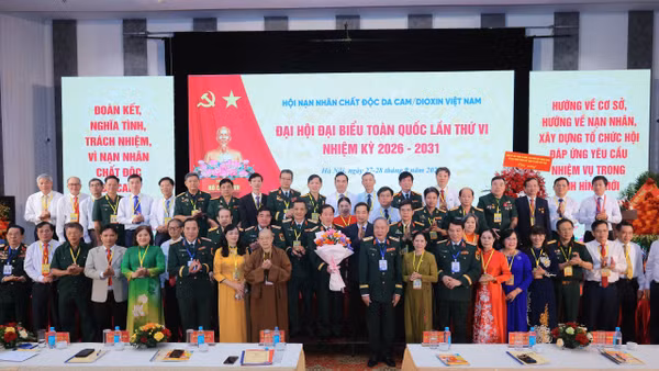Ban Chấp hành Hội Nạn nhân chất độc da cam/dioxin Việt Nam nhiệm kỳ 2026-2031 ra mắt Đại hội. (Ảnh: THU MINH)
