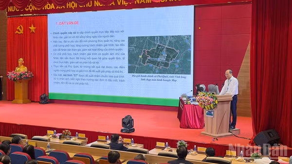 Đại biểu trình bày tham luận tại hội thảo. (Ảnh: BÁ DŨNG)