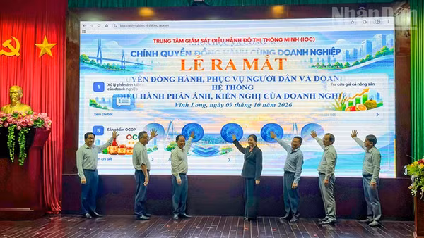 Nghi thức lễ ra mắt mô hình: "Doanh nghiệp nói-chính quyền hành động". (Ảnh: BÁ DŨNG)