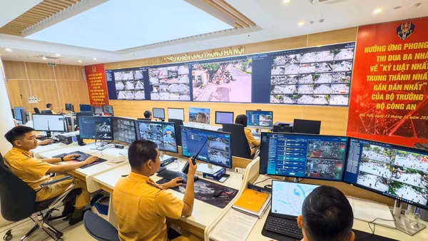 Hệ thống camera giúp lực lượng Cảnh sát giao thông theo dõi diễn biến giao thông, phát hiện xe vi phạm, mật độ phương tiện theo thời gian thực. Ảnh: Bảo Châu