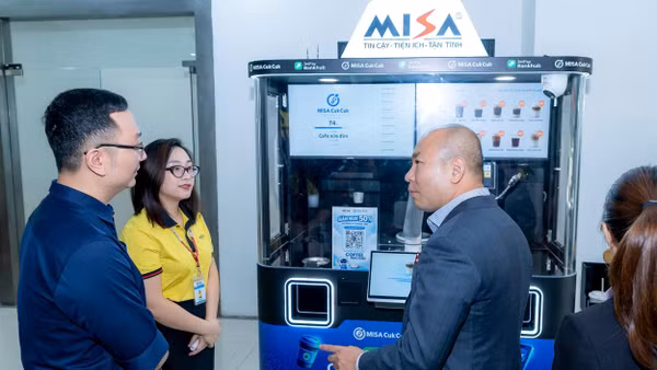 Đến giữa tháng 5/2026, kinh phí cho khoa học, công nghệ, đổi mới sáng tạo và chuyển đổi số mới giải ngân được 14,78%. Trong ảnh: Nhiều sản phẩm sáng tạo được giới thiệu trong tuần hưởng ứng Ngày hội Đổi mới sáng tạo quốc gia năm 2026. Ảnh: Hồng Châu