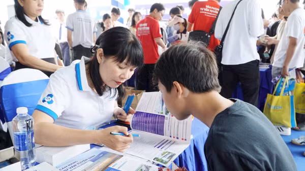 Với người học và gia đình, điều họ quan tâm nhất khi hoàn thành xong một khóa học vẫn là khả năng có nghề sau tốt nghiệp. Ảnh: Thành Đạt