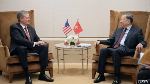 Tổng Bí thư, Chủ tịch nước Tô Lâm tiếp Tiếp Thượng nghị sĩ Hoa Kỳ Steve Daines. (Ảnh: Thanh Tuấn/TTXVN)