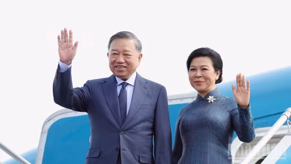 Tổng Bí thư, Chủ tịch nước Tô Lâm và Phu nhân rời Hà Nội, lên đường thăm Liên bang Nga và Cộng hòa Pháp. Ảnh: TTXVN