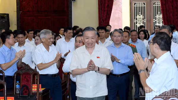 Tổng Bí thư, Chủ tịch nước Tô Lâm tiếp xúc cử tri các phường thuộc đơn vị bầu cử số 1, thành phố Hà Nội, trước Kỳ họp thứ hai, Quốc hội khóa XVI. (Ảnh: ĐĂNG KHOA)