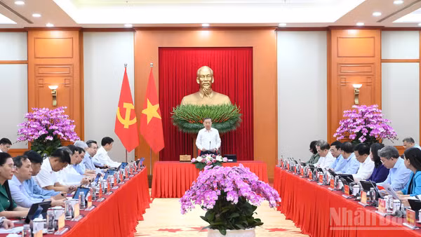 Tổng Bí thư, Chủ tịch nước Tô Lâm chủ trì Phiên họp thứ nhất Ban Chỉ đạo Trung ương về tổng kết thực tiễn và nghiên cứu sửa đổi, bổ sung Điều lệ Đảng. (Ảnh: ĐĂNG KHOA)
