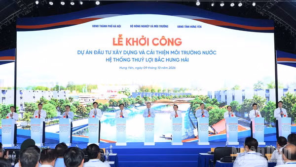 Tổng Bí thư, Chủ tịch nước Tô Lâm và các đại biểu thực hiện nghi thức khởi công Dự án đầu tư xây dựng và cải thiện môi trường nước hệ thống thủy lợi Bắc Hưng Hải. (Ảnh: ĐĂNG KHOA)