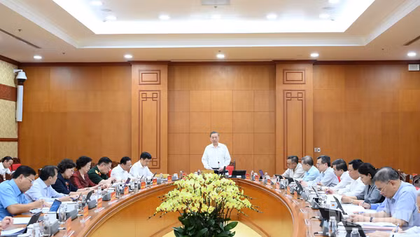 Tổng Bí thư, Chủ tịch nước Tô Lâm chủ trì làm việc với Ban Tổ chức Trung ương về Đề án sơ kết 5 năm thực hiện Nghị quyết số 28-NQ/TW. (Ảnh: ĐĂNG KHOA)